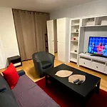 Your Home - Central Studio Apartment, Balcony, Parking & Self Check-In
