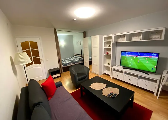 Your Home - Central Studio Apartment, Balcony, Parking & Self Check-In