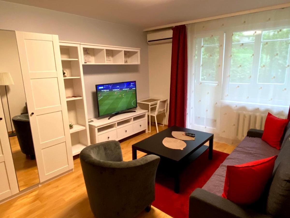 Your - Apartment, Balcony, Parking & Self Check-in VNO